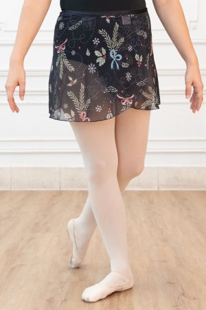 Detalle de pollerín de danza color cascanueces, prenda de indumentaria de danza para ballet